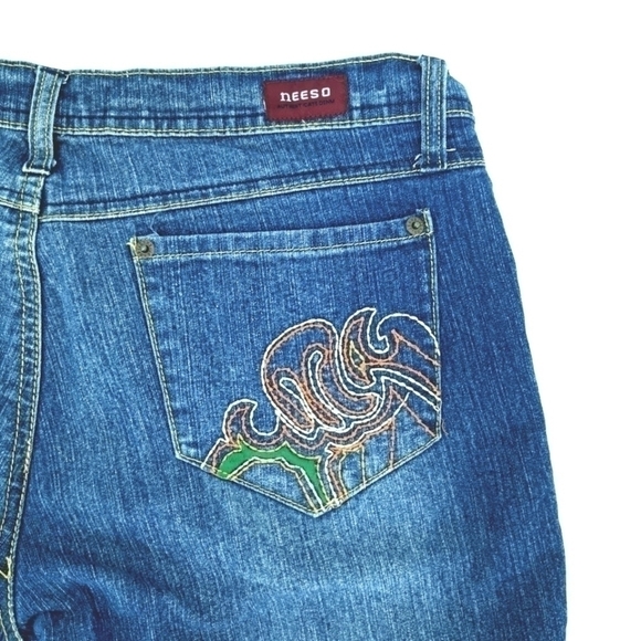 Neeso Women's / Jr's 13 Mid Embroidered Blue Jeans - Picture 12 of 14